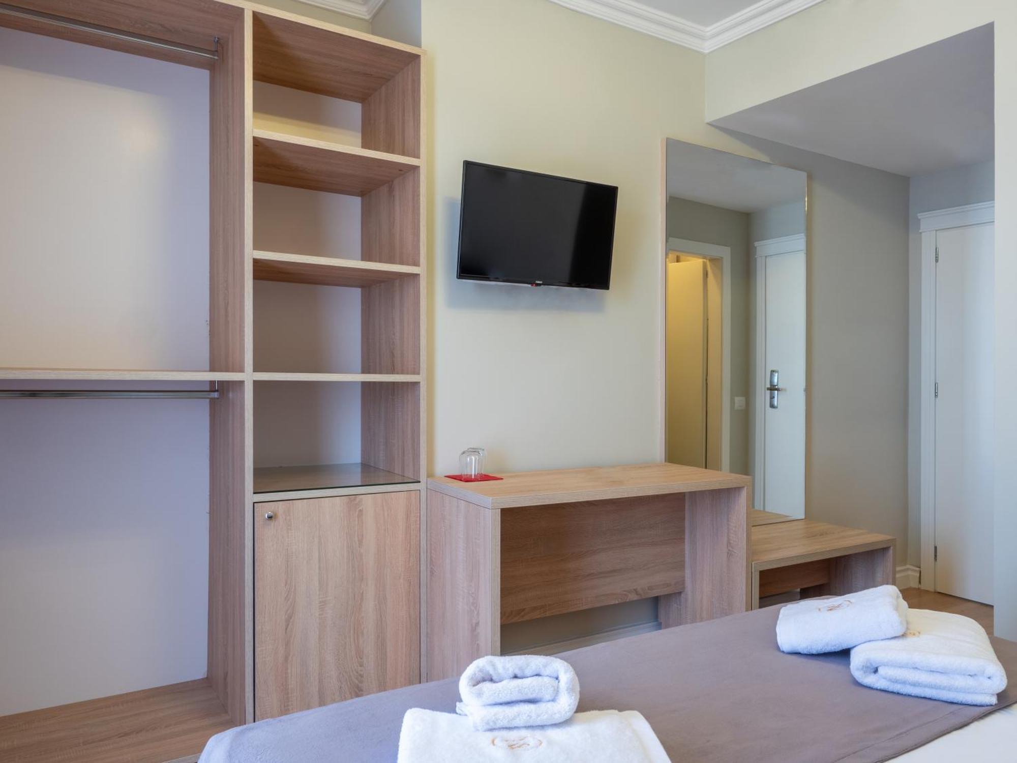 Nia Boutique Hotel By Rapo'S Resort Himare Ngoại thất bức ảnh